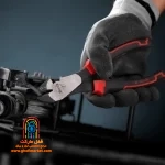 ابزار سیم‌چین رونیکس در حال استفاده توسط برقکار حرفه‌ای