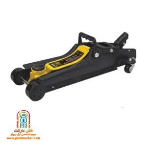 جک سوسماری ۲.۵ تن کنزاکس 7860 با بدنه قرمز و دسته نصب‌شده