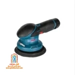 کاربر با پولیشر 5887 چراغ خودرو را شفاف‌سازی می‌کند