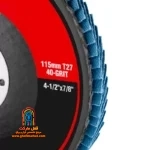 کاربر با فلاپ دیسک RH-3770 زنگ‌زدگی عمیق را از سطح فلزی پاک می‌کند
